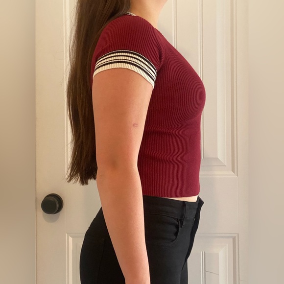 ZUMIEZ -  NWOT Ribbed burgundy crew neck tee with black & white stripe accent - Picture 2 of 5